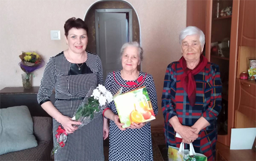 В Натальино с 80-летием поздравили педагога-ветерана Александру Борисовну Красовскую