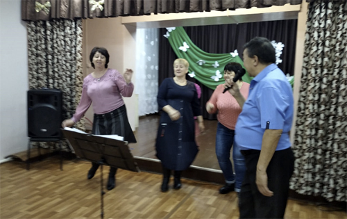 Конкурсы и песни в Головановском ДК подарили женщинам прекрасное настроение